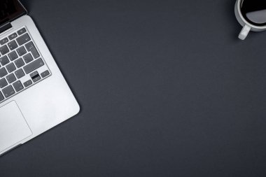 Ofis resepsiyon masası bilgisayar ile