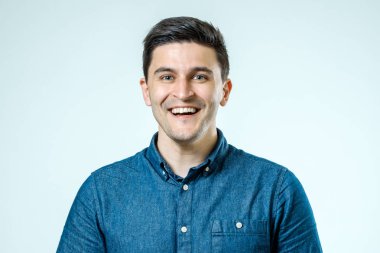 yakışıklı genç portre izole