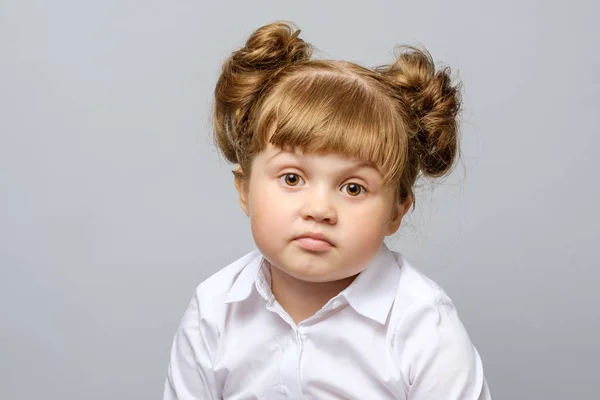 Ritratto di bambina infelice — Foto Stock