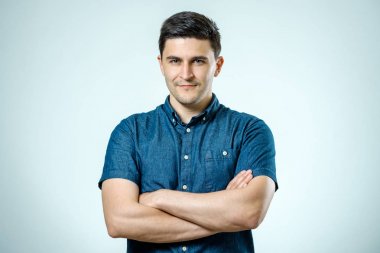 yakışıklı genç portre izole