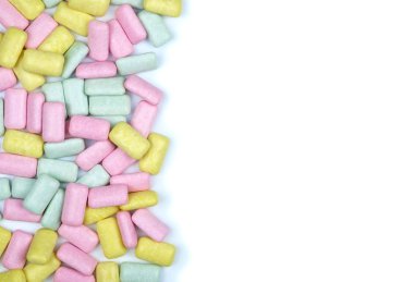 Parlak renkli sakız kadar yakın