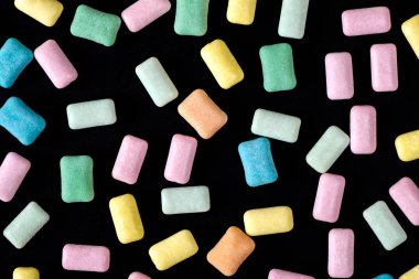 Parlak renkli sakız kadar yakın