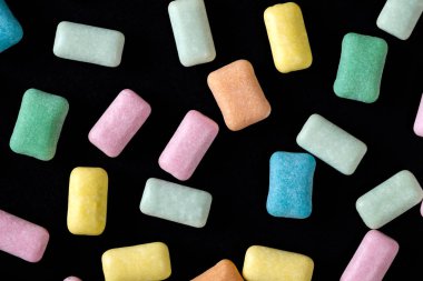 Parlak renkli sakız kadar yakın