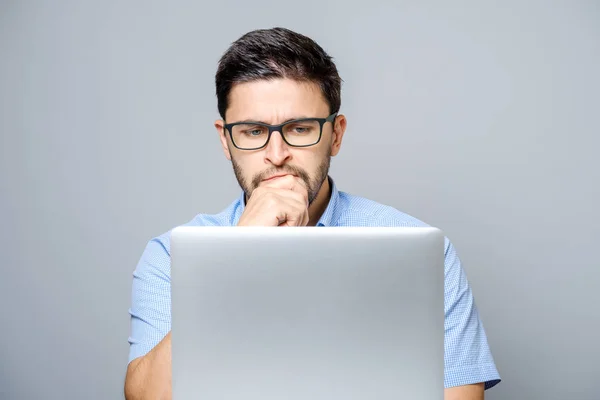 Portrait of serious concentrated man working at laptop — Stock Photo, Image