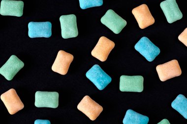 Parlak renkli sakız kadar yakın