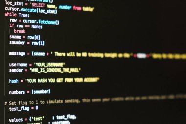 Bilgi teknolojisi kavramı. Komut dosyası metni ekranda kodlama