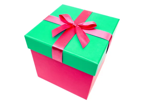 Κόκκινο κουτί με ένα δώρο και το τόξο που απομονώνονται σε λευκό — Φωτογραφία Αρχείου