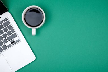 Ofis resepsiyon masası bilgisayar ile
