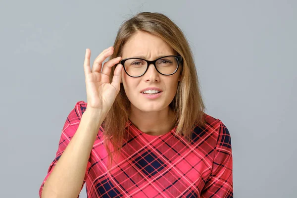 Portrait of concentrated beautiful lady with bad vision — Stock Photo, Image