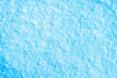 Doğal kar yüzeyinin beyaz ve mavi karlı dokusu