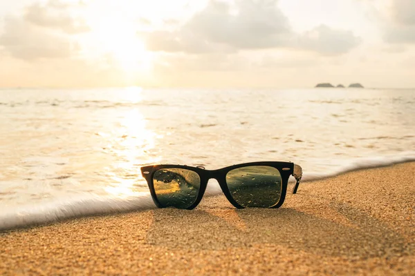 Sunglasses Tropical Beach Travel Relax Vacation Summer Evening Exotic Bay — Stock Photo, Image