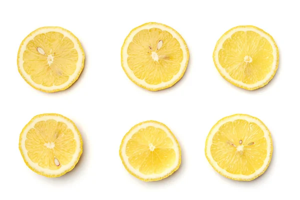 白い背景に単離されたレモンのテクスチャ熟したスライスのトップビュー — ストック写真