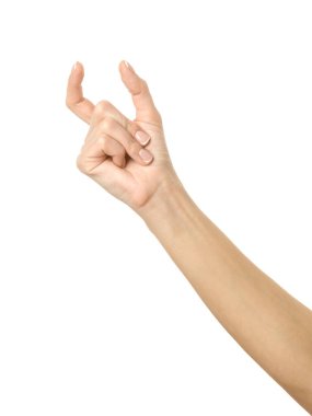 Görünmez nesne ölçülüyor. Beyaz arka planda izole edilmiş Fransız manikürlü kadın eli. Dizinin bir parçası