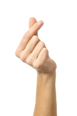 Parmaklı kalp. Beyaz arka planda izole edilmiş Fransız manikürlü kadın eli. Dizinin bir parçası