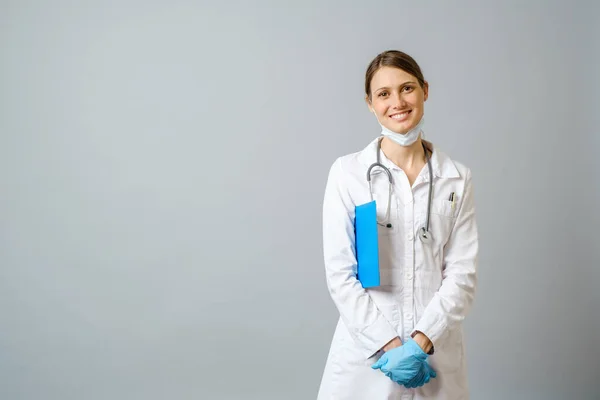 Smiling Female Doctor Lab Coat Arms Crossed Gray Background — ストック写真