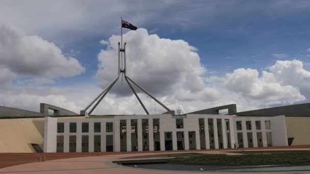 Modern Urban Arkitektur Federala Parlamentet Hus Australien Solig Sommardag — Stockvideo