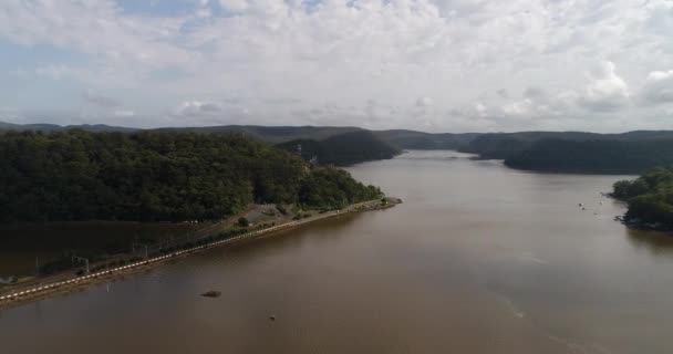 Vue aérienne autour du village de pêcheurs de Brooklyn sur la rivière australienne Hawkesbury près de Sydney .