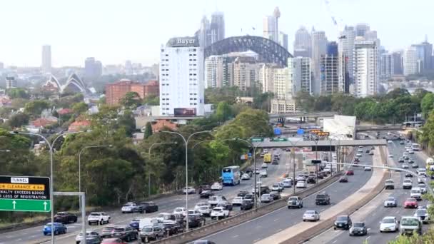 Skyline North Sydney Cbd Ciudad Sobre Autopista Llena Gente Con — Vídeo de stock