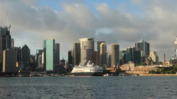 Waterfront Sydney Cbd Torno Cais Circular Através Porto Dia Ensolarado — Vídeo de Stock