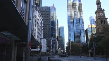 Gündoğumunda George caddesindeki Sydney City CBD 'deki belediye binasının tarihi binası..