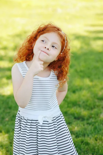 Anak gadis berambut merah — Stok Foto
