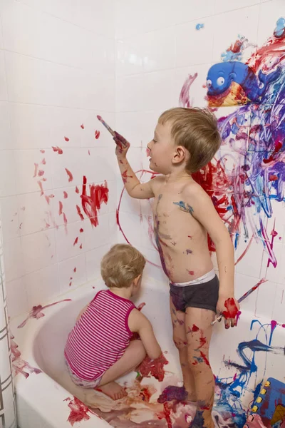 Jongen en meisje spelen schilderij Rechtenvrije Stockafbeeldingen