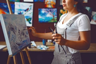 art Studio kadın sanatçı 