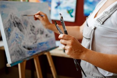 art Studio kadın sanatçı 