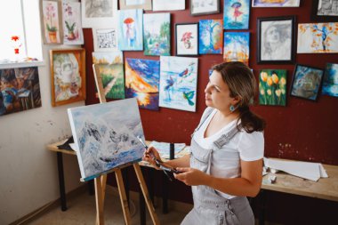 art Studio kadın sanatçı 