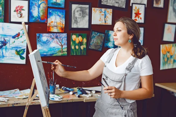 art Studio kadın sanatçı 
