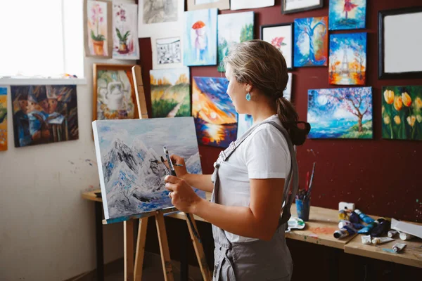 art Studio kadın sanatçı 