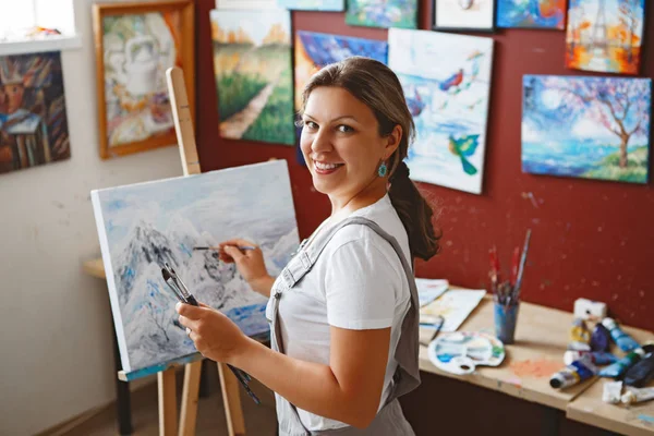 art Studio kadın sanatçı 