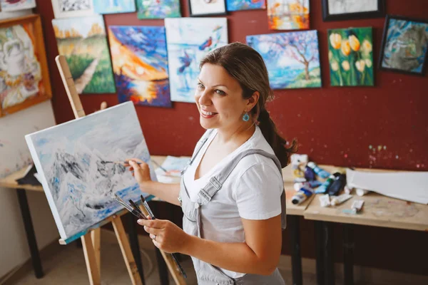 art Studio kadın sanatçı 