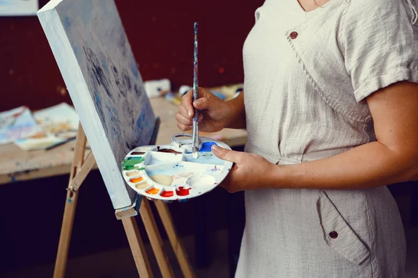 art Studio kadın sanatçı 