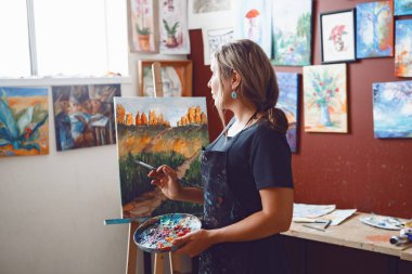 art Studio kadın sanatçı 