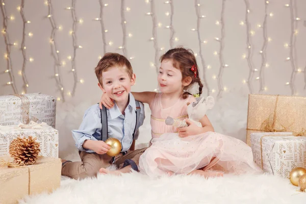 Portrait Enfants Blancs Caucasiens Amis Frères Sœurs Célébrant Noël Nouvel — Photo