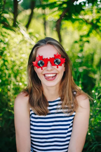 Portret Van Grappige Mooie Witte Kaukasische Jong Meisje Dragen Van — Stockfoto