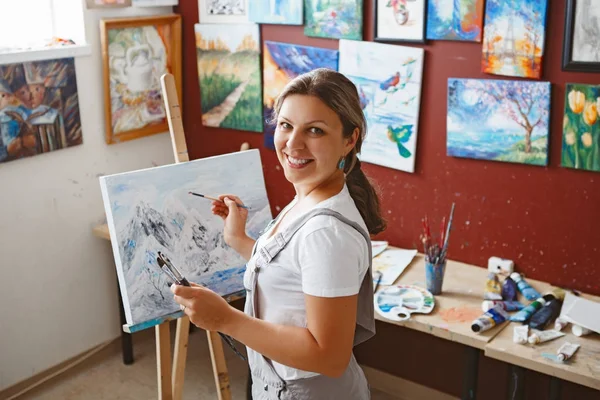 Porträtt Unga Vackra Medelålders Vit Kaukasisk Kvinna Konstnären Teckning Målning — Stockfoto