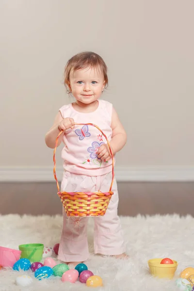 Bayi Perempuan Kaukasia Yang Lucu Berbaju Merah Muda Dan Celana — Stok Foto