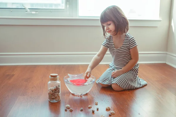 Portrait Cute White Caucasian Preschooler Girl Playing Paper Ships Water — Stock Photo, Image