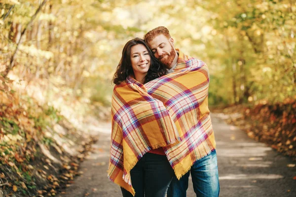 Beautiful Couple Man Woman Love Boyfriend Girlfriend Wrapped Yellow Blanket — Stock Photo, Image