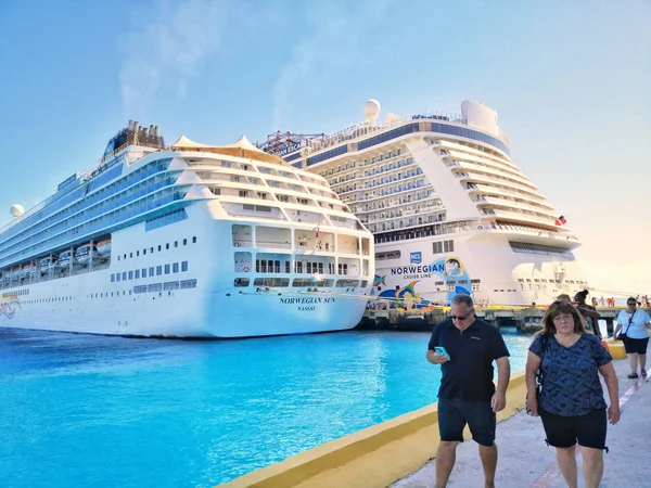 Costa Maya, Mexico - December 4, 2019: Cruise ships staying at C — Stock Photo, Image