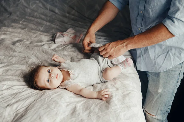 Father Changing Diaper Put Clothes Newborn Daughter Cute Baby Looking — Stock Photo, Image