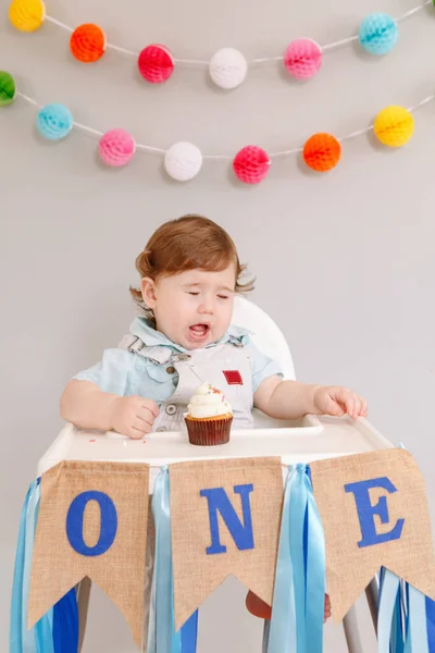 Lindo Adorable Triste Molesto Niño Caucásico Celebrando Primer Cumpleaños Casa —  Fotos de Stock
