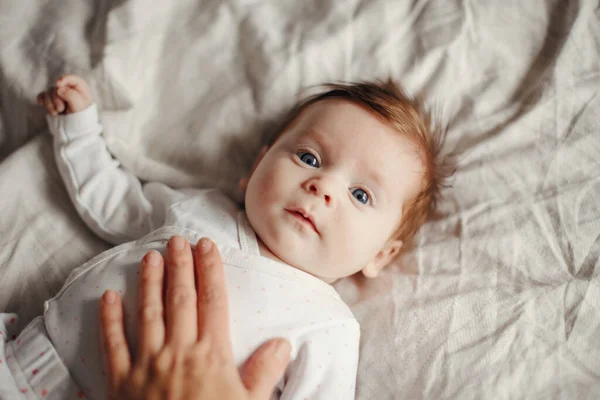 Close Portret Van Schattige Blanke Pasgeboren Baby Schattig Grappig Kindje — Stockfoto