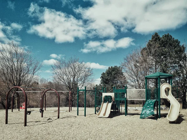 Crianças Vazias Playground Crianças Livre Dia Ensolarado Parque Público Sem — Fotografia de Stock