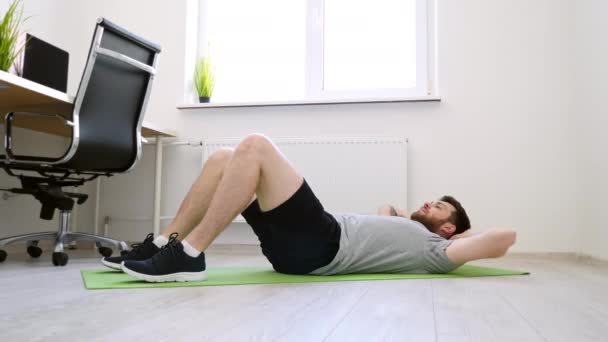 Man Doing ABS at Home. Home Sport, Healthy Life, Quarantine Concept — Stock Video