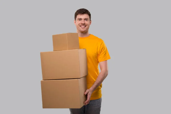 Entrega Hombre Sosteniendo Cajas Cartón Delivery Boy Sonriendo Con Cajas — Foto de Stock
