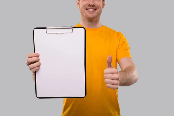 Tummen Upp Med Urklipp Tomma Urklipp Händerna Clip Board Närbild — Stockfoto