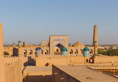Muhammed Rahim-Han Hiva, Özbekistan'a madrassah.